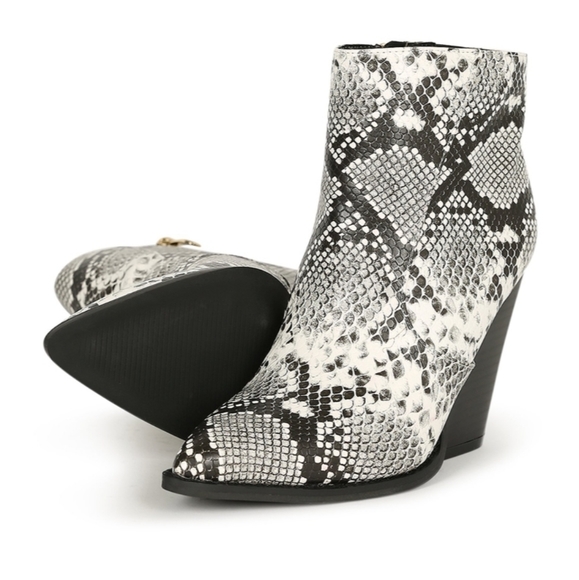 LAST CHANCE! Snakeskin Print Ankle Boots - Picture 4 of 14